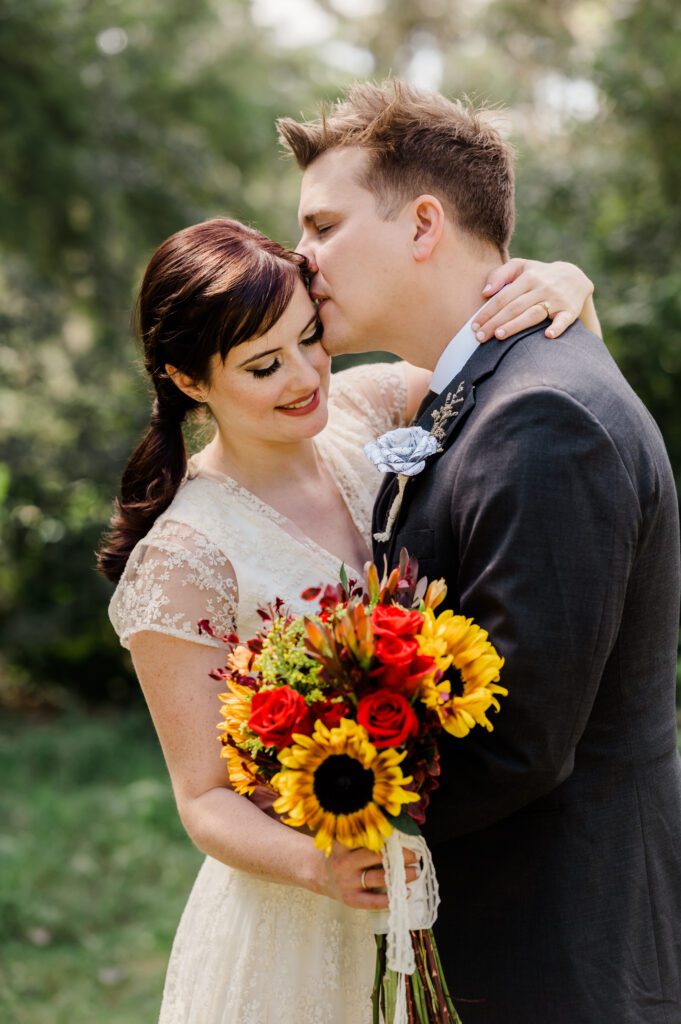 Elise & Johnathans Engagement Session at Laguna Gloria in Austin Texas