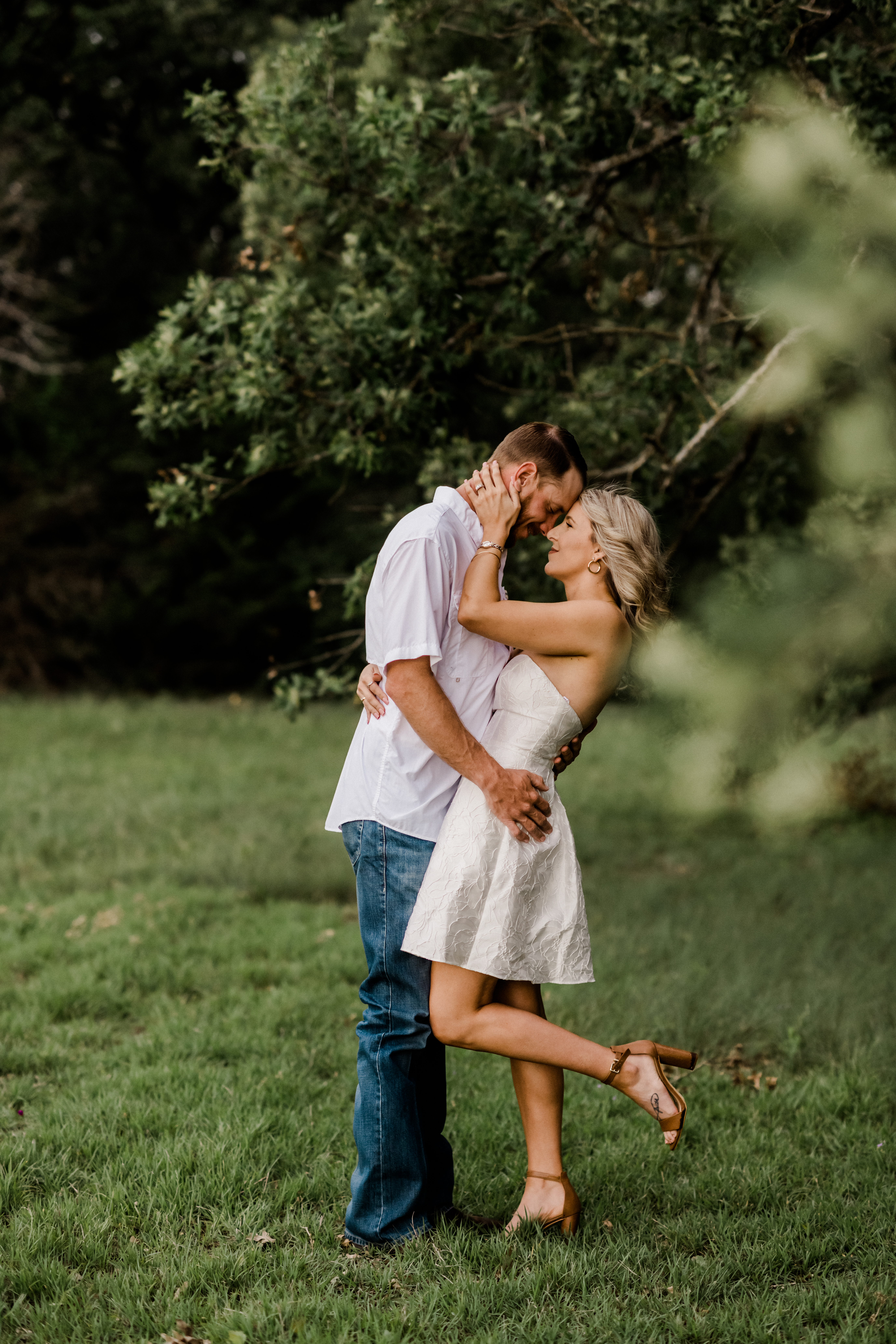 Hannah & Travis’ Hensel Park Engagement Session in College Station, Texas