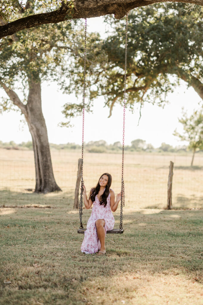 Mia's Senior Session in Bryan, Texas with Rachel Driskell Photography | www.racheldriskell.com