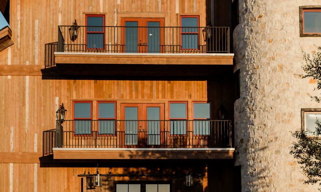 Keira & Ryan’s October wedding at The Weinberg of Wixon Valley featured emotional first looks, stunning florals, cowboy hats, and a glowing sunset.