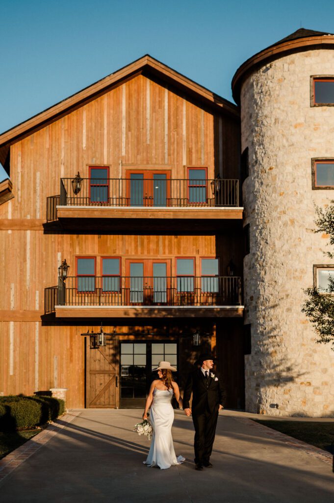 Keira & Ryan’s October wedding at The Weinberg of Wixon Valley featured emotional first looks, stunning florals, cowboy hats, and a glowing sunset.